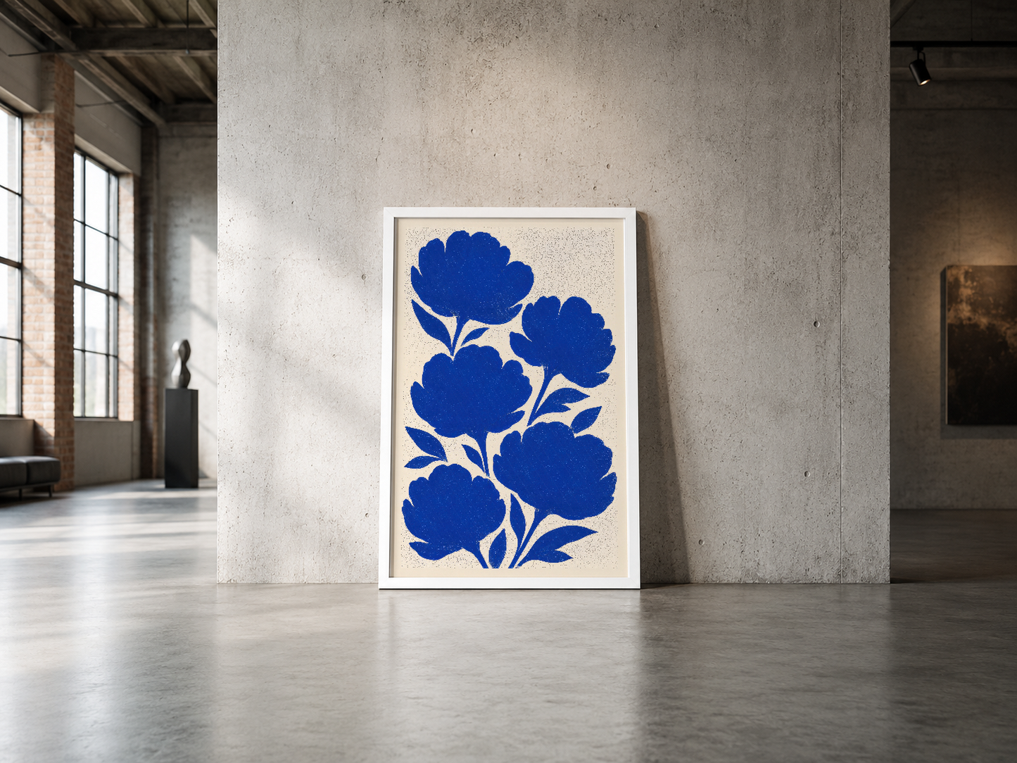 Indigo tonlarındaki stilize çiçek deseni, beyaz çerçevesi ile minimalist modern dekor için.
