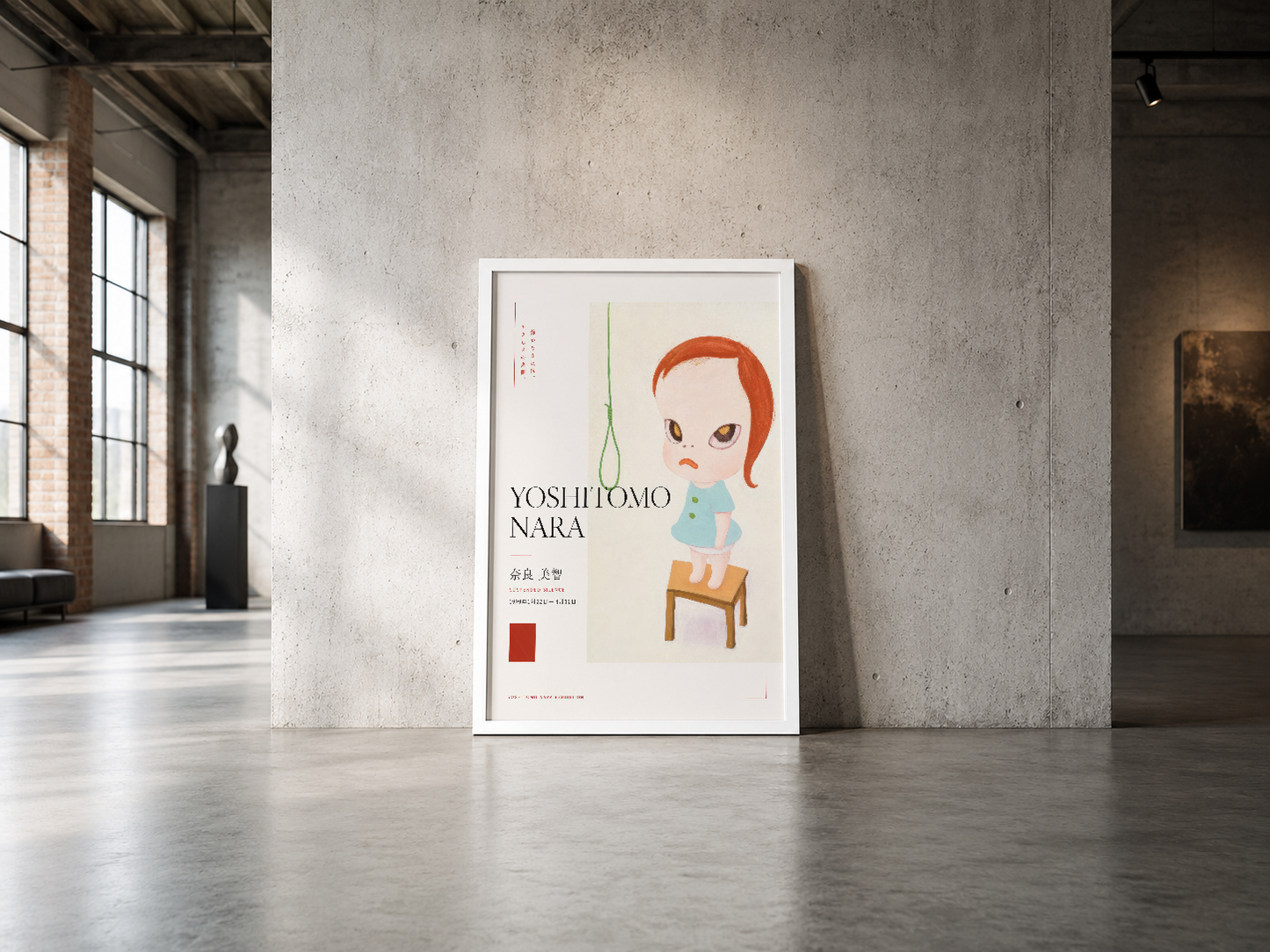 Yoshi Tomo Nara sanat posteri beyaz çerçeve içinde, endüstriyel mekanın odak noktası.