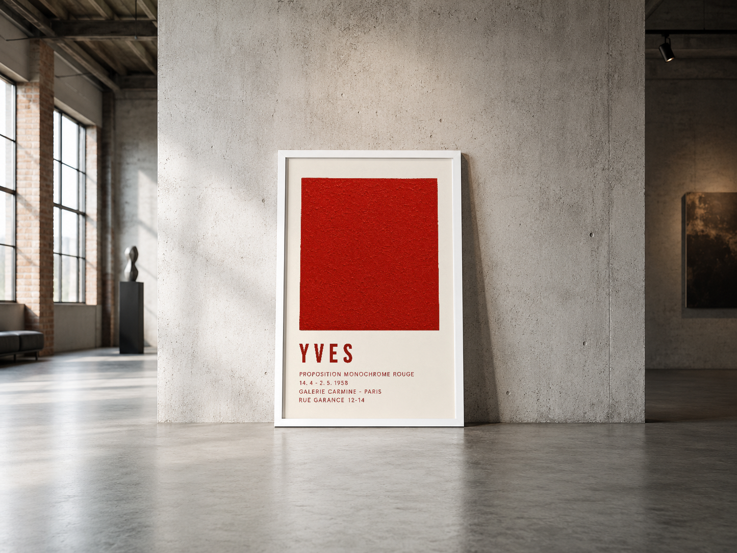Minimalist tasarımlı YVES posteri, endüstriyel galeri alanında beyaz çerçevede tek başına durmuş.