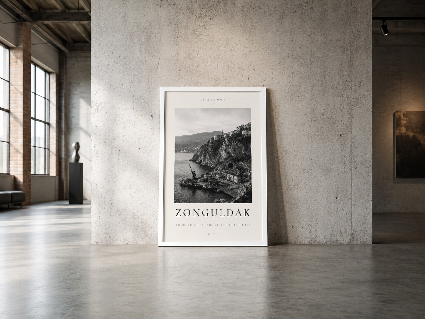 Endüstriyel mekanda çerçevesiz beyaz çerçeveli Zonguldak posteri, minimalist ve etkileyici duvar tasarımı.