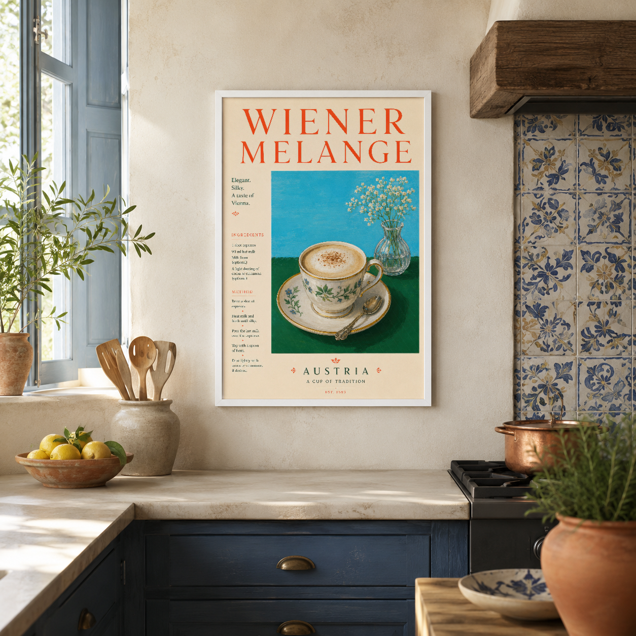 Wiener Melange temalı vintage sanat tablosu, beyaz çerçeve içinde klasik mutfak ortamında sergileniyor.