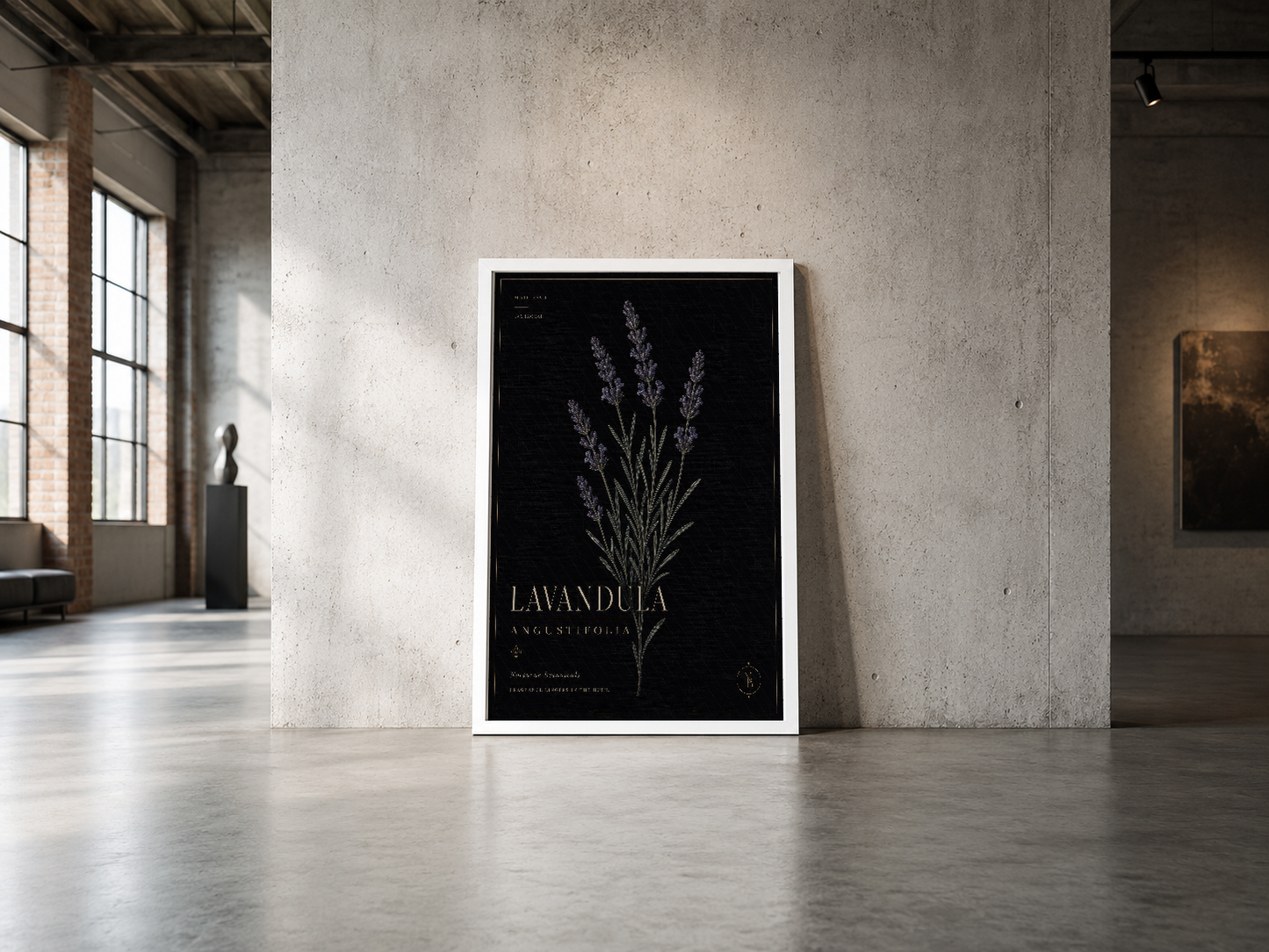 Lavanta anguistifolia tasarımı beyaz çerçeveli poster, endüstriyel stüdyo alanında minimalizmle sunuluyor.