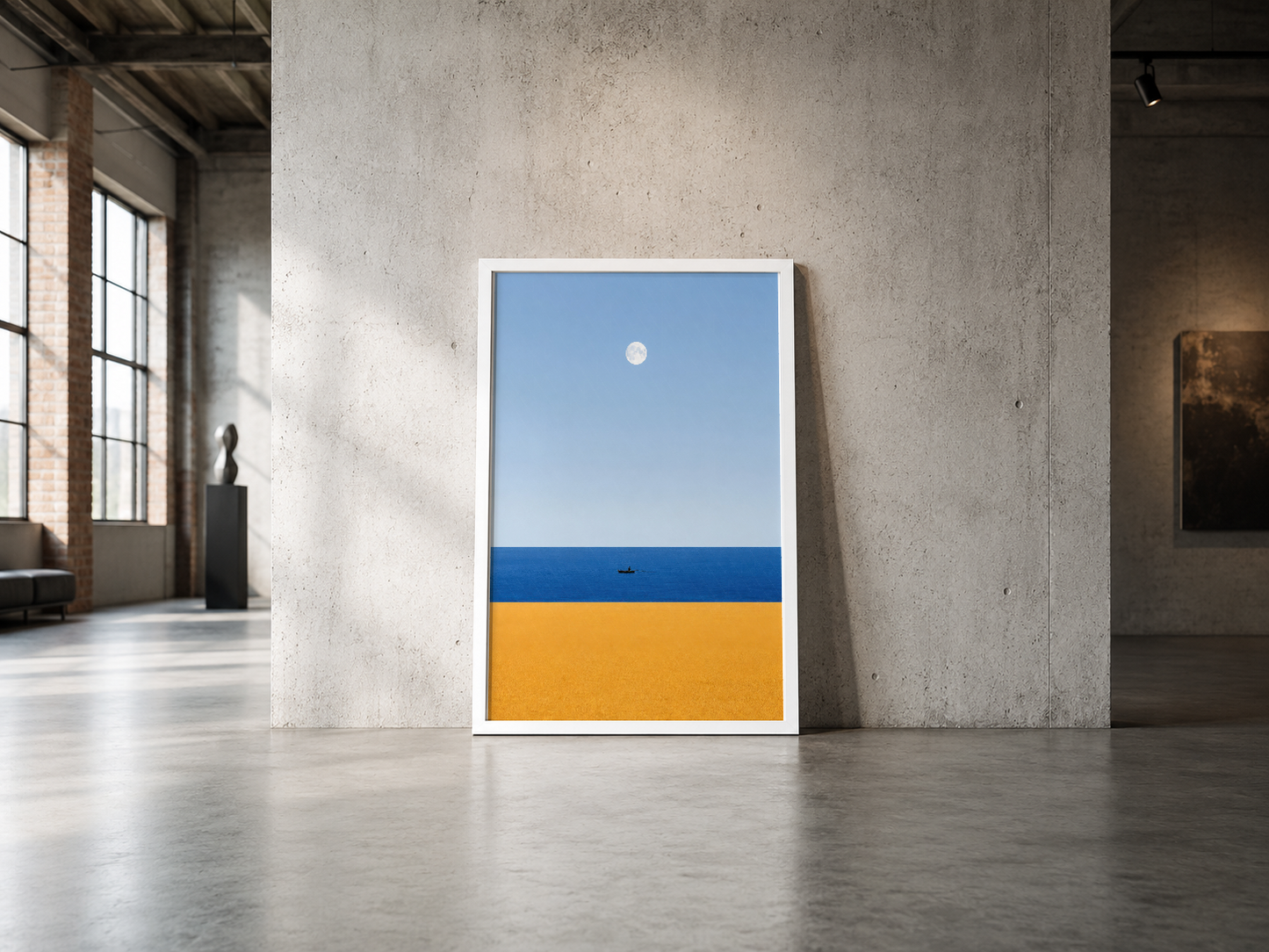 Soyut horizont sahnesi sunan çerçeveli poster, endüstriyel loft stilinde çimento duvara karşı asılı.