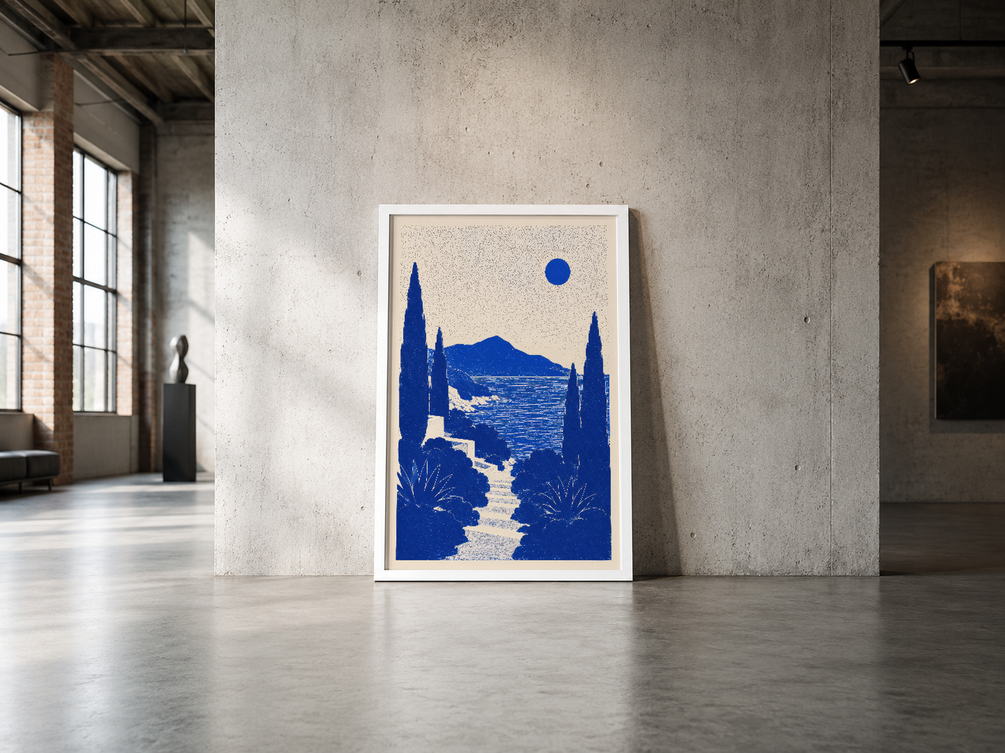 Sahil peyzajı temalı contemporary poster, sade bir galeriye asılan çarpıcı mavi-beyaz renkli dekoratif tablodur.