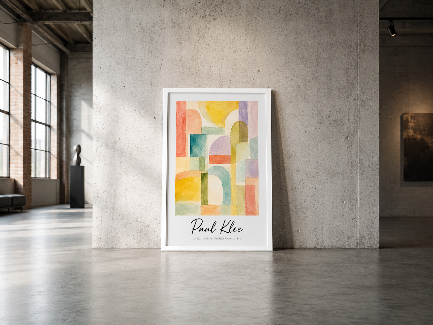 Paul Klee imzalı poster, pastel renklerde soyut şekiller içeriyor, endüstriyel mekan.