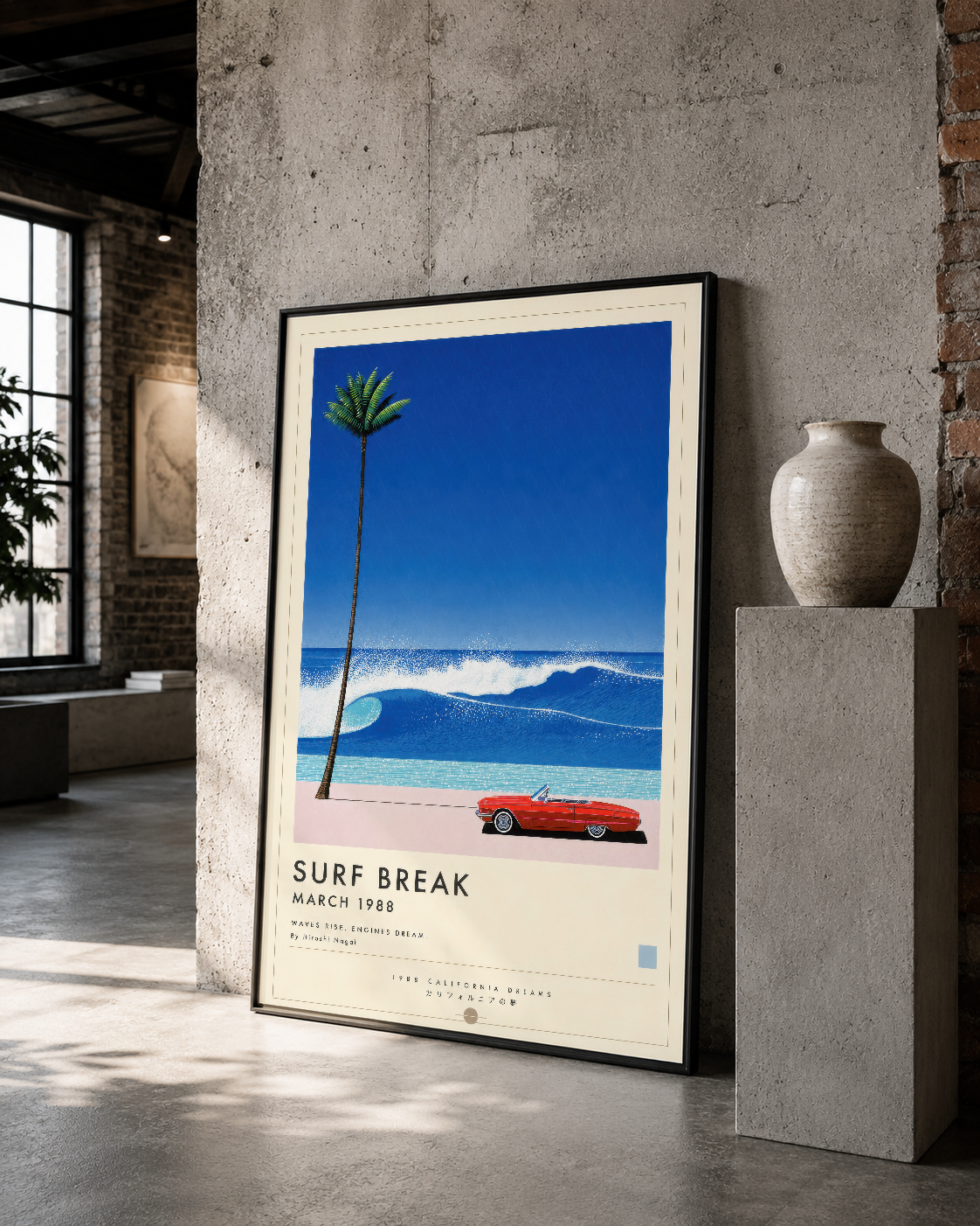 Açık mavi gökyüzü ve dalga desenli retro poster, siyah çerçeveli, loft tarzı mekanın merkezinde dikkat çekiyor.