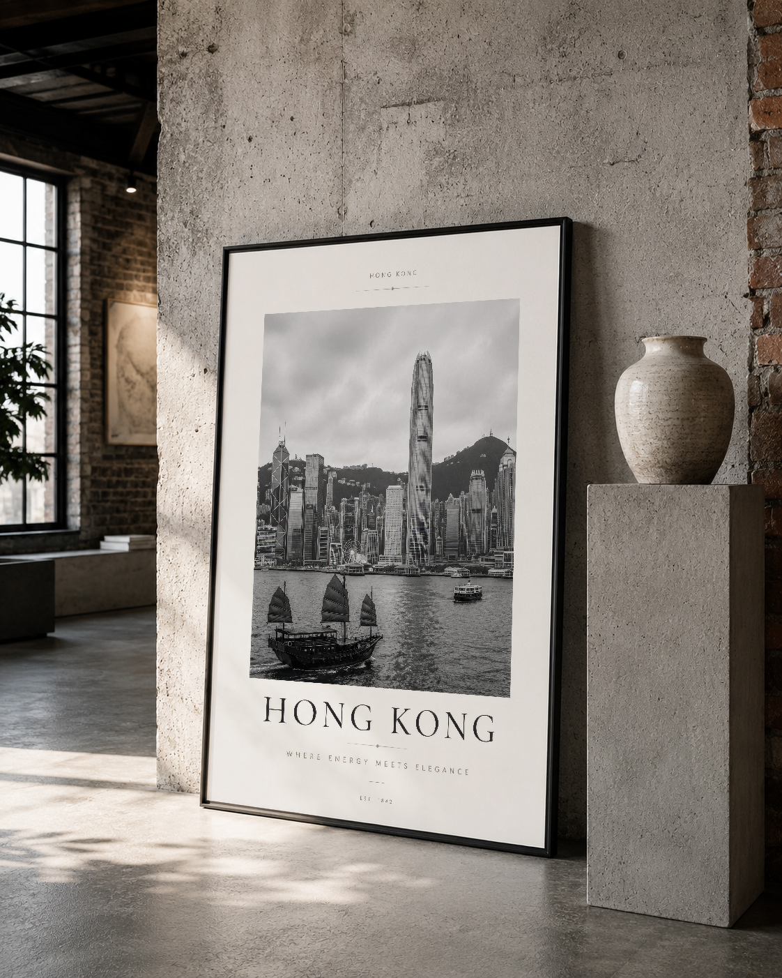 Hong Kong'un görkemli şehrini siyah çerçeve içinde sunan atmosferik duvar sanatı, modern loft dekorasyonunda.