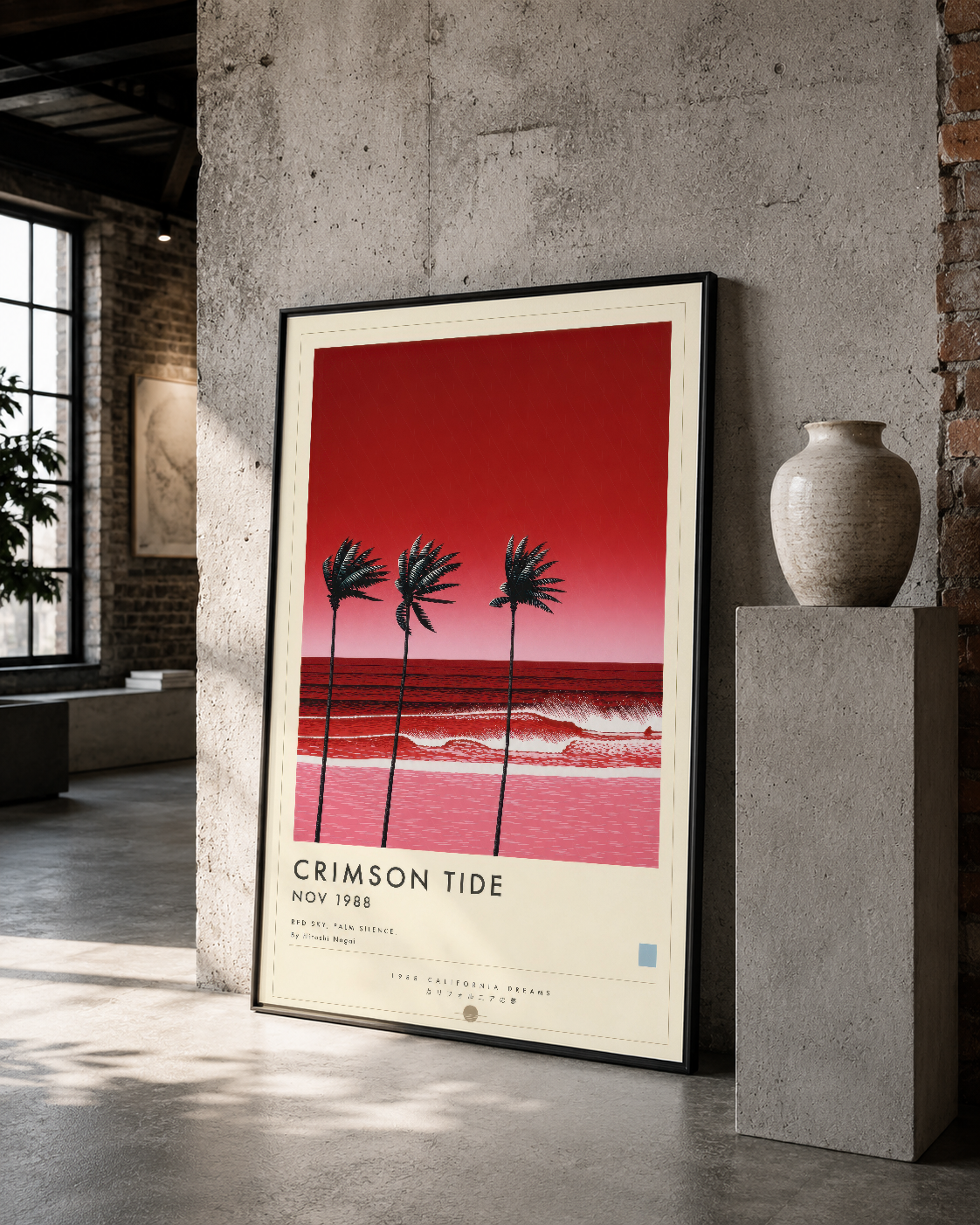Siyah çerçeveli palmiye ve okyanus temalı poster, beyaz seramik vazo ile endüstriyel mekan dekorasyonu.