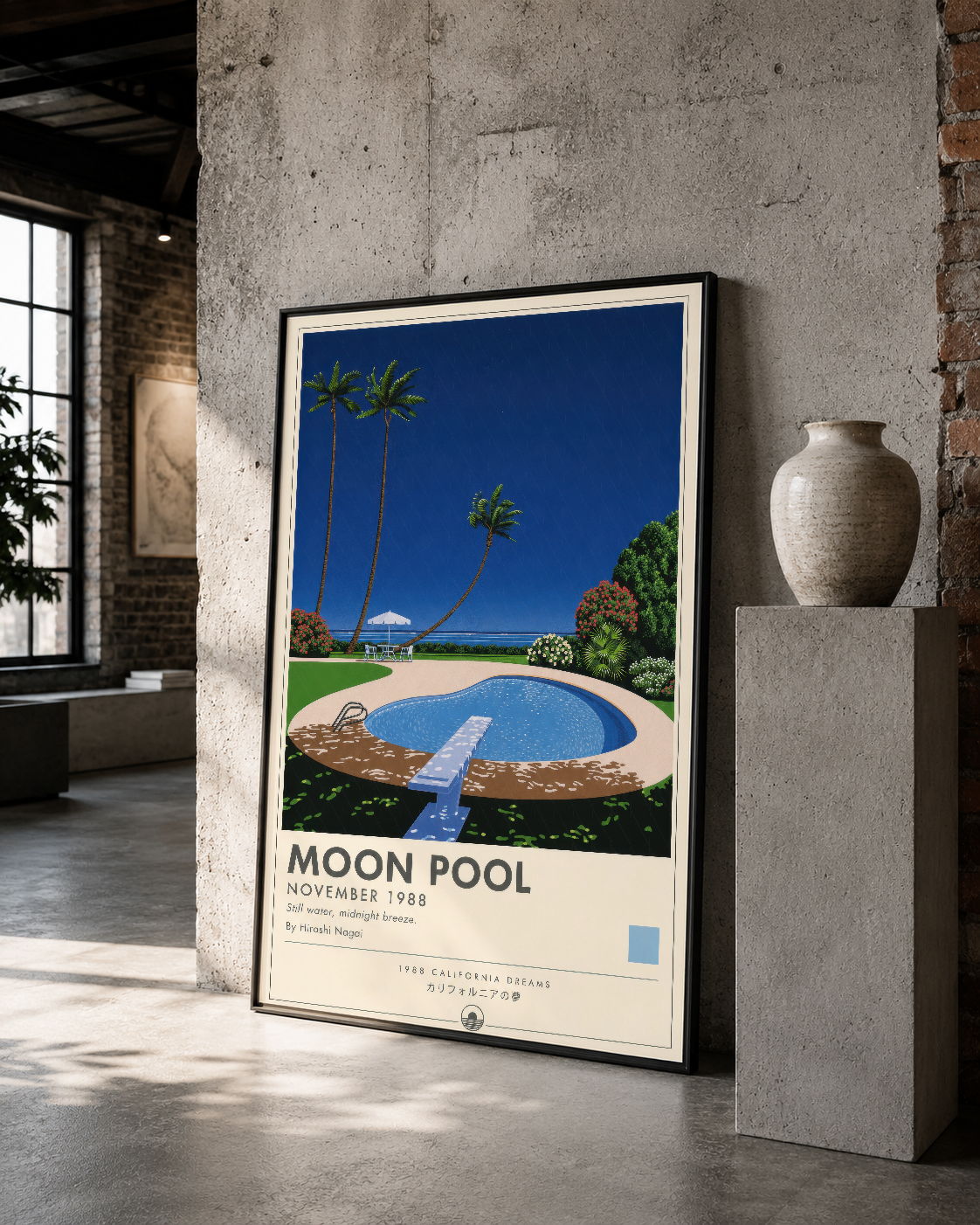 Siyah çerçeveli Moon Pool posteri, modern sanat galerisi stilleriyle dekore edilmiş beton duvarda durmaktadır.