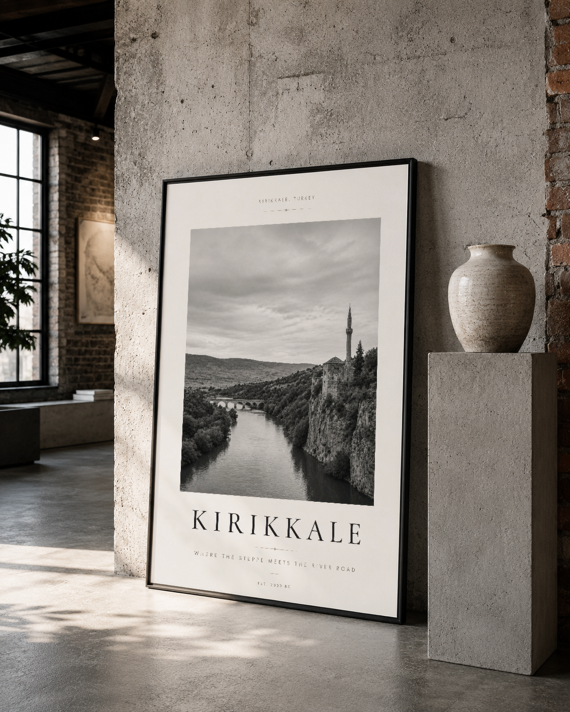 Siyah çerçeveli Kırıkkale şehir posteri, loft tarzı iç mekanın modern dekorasyon parçası.