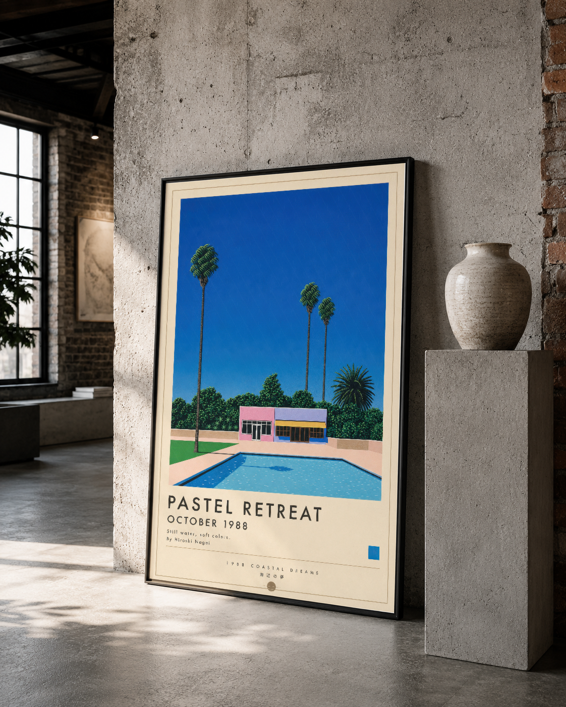 Pastel Retreat posteri, siyah çerçeveli, beton duvar üzerinde sergilenen vintage stil tasarım, palmiye ağaçları ve pembe bina