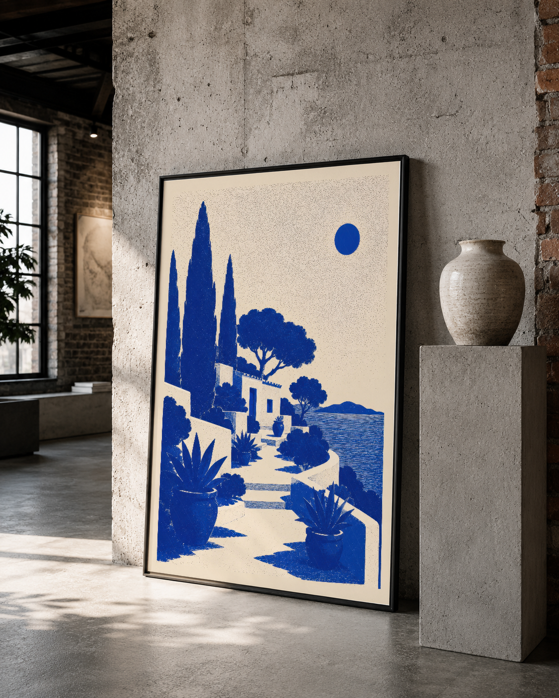 Siyah çerçeveli, Akdeniz peyzajı tasarımlı mavi-krem renkli dekoratif duvar sanat eseri.