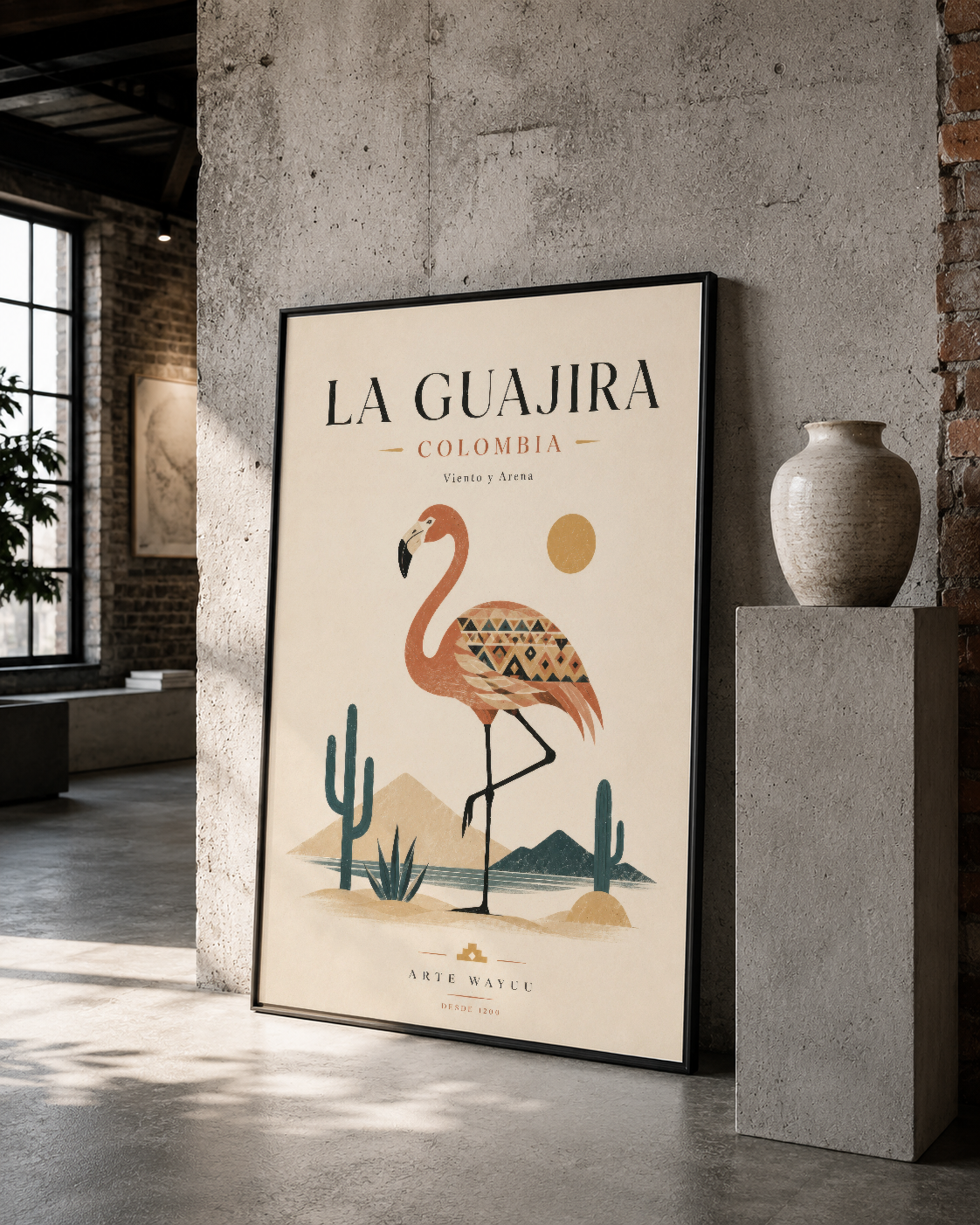 Siyah çerçeveli La Guajira posteri, geometrik kuş ve kaktus ilustrasyonuyla endüstriyel ortamda.