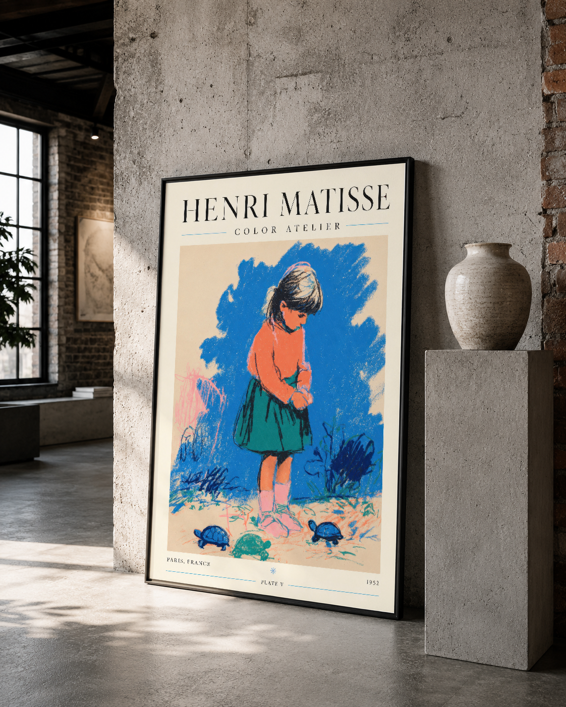 Henri Matisse Color Atelier baskısı, siyah çerçeveli, beton duvarı olan galeri ortamında.