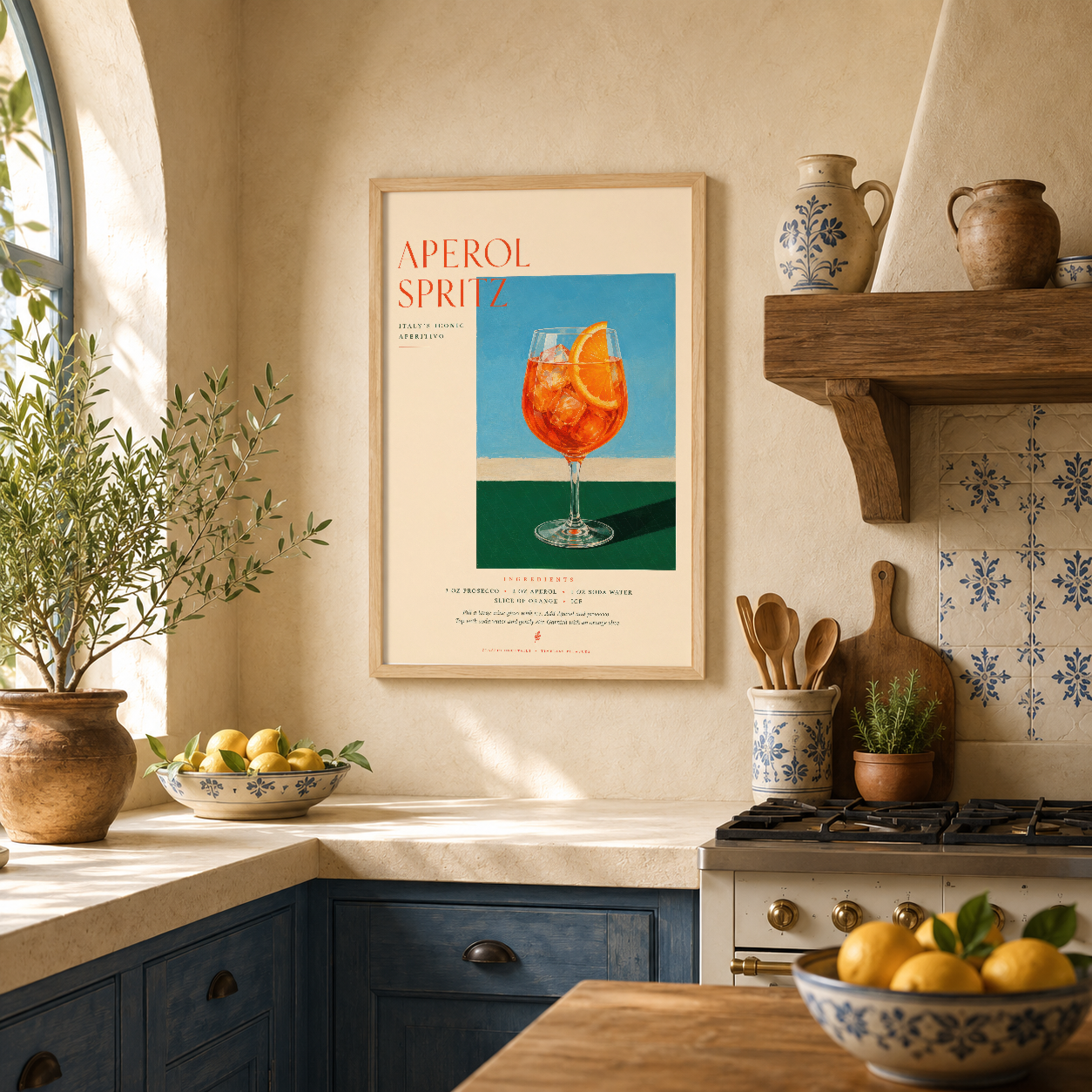 Vintage Aperol Spritz sanat eseri, ahşap çerçevede, sıcak mutfak ortamında zarif görünüm sağlıyor.