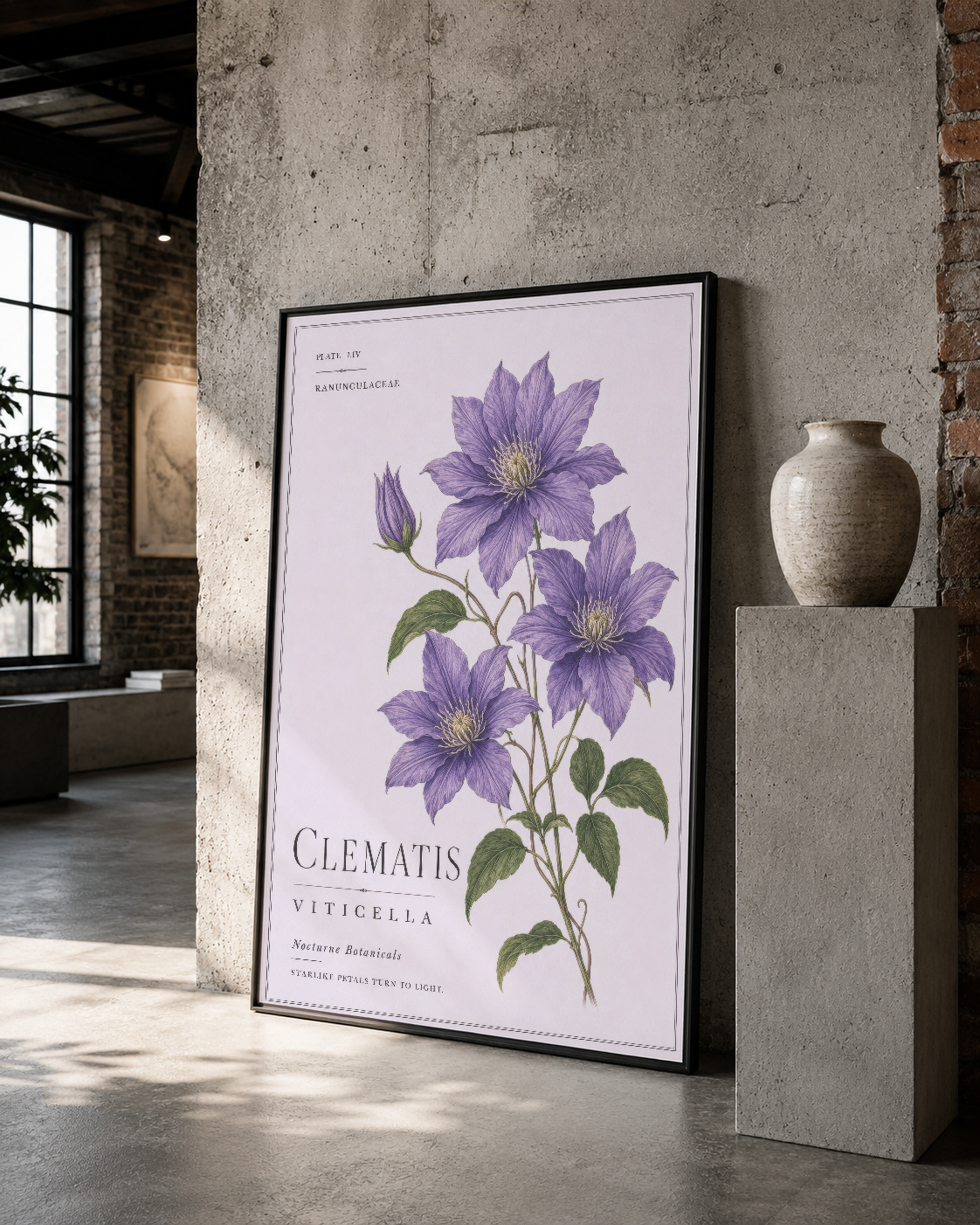 Rough beton duvarda siyah çerçeve içinde, detaylı mor clematis çiçeği tablosu sanat eseri.