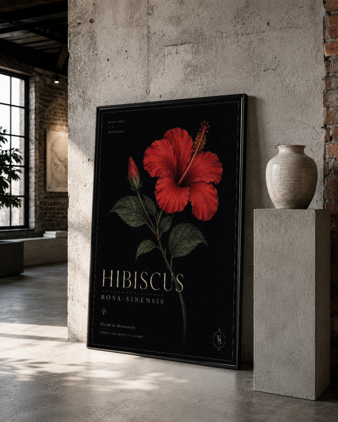 Rosa sinensis hibiskus tablosu, siyah çerçeveli tasarım ile broşu stilleriyle sergileniyor.