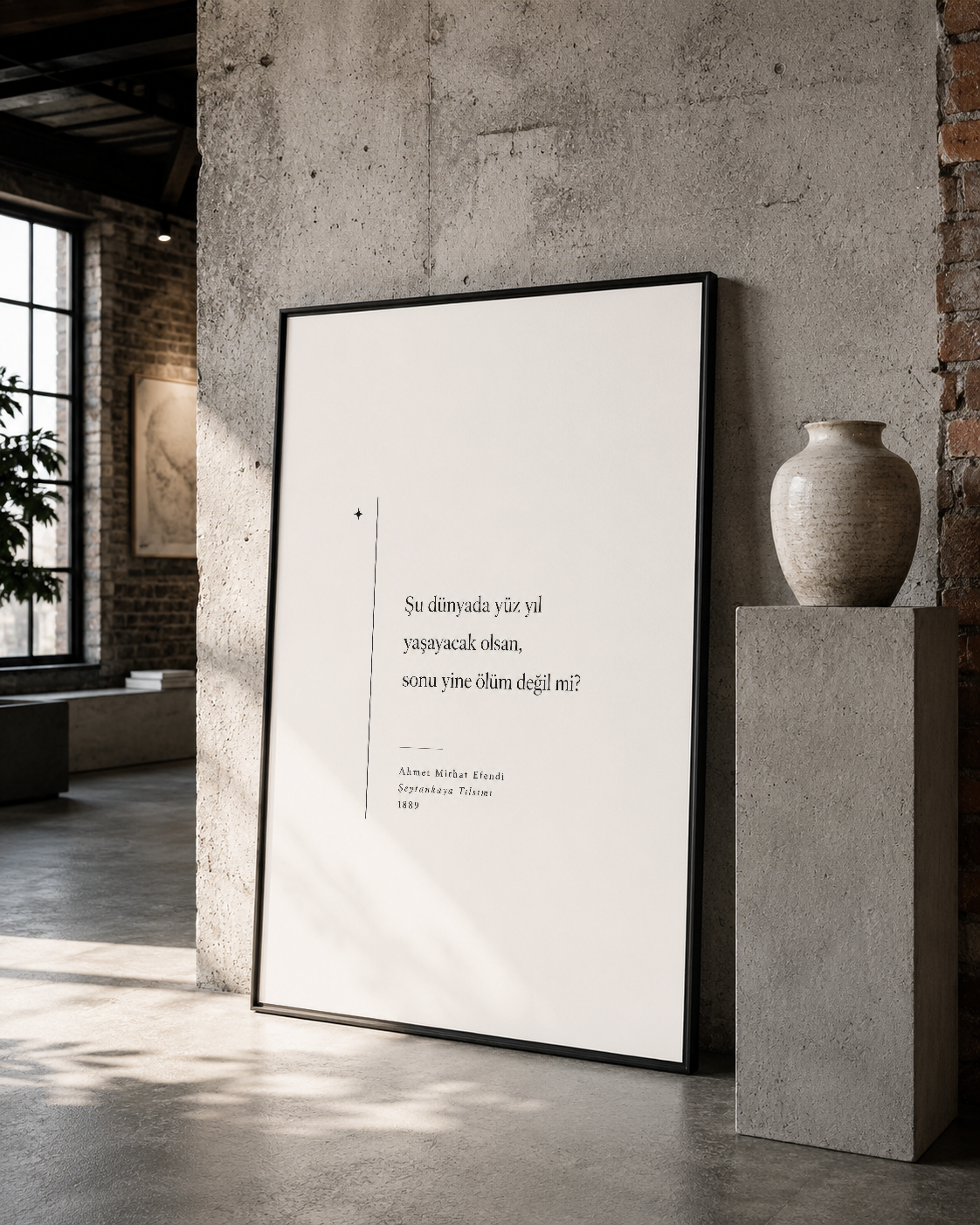Siyah çerçeveli şiir posteri, loft stili tasarımda sanat ve kültür vurgusu.