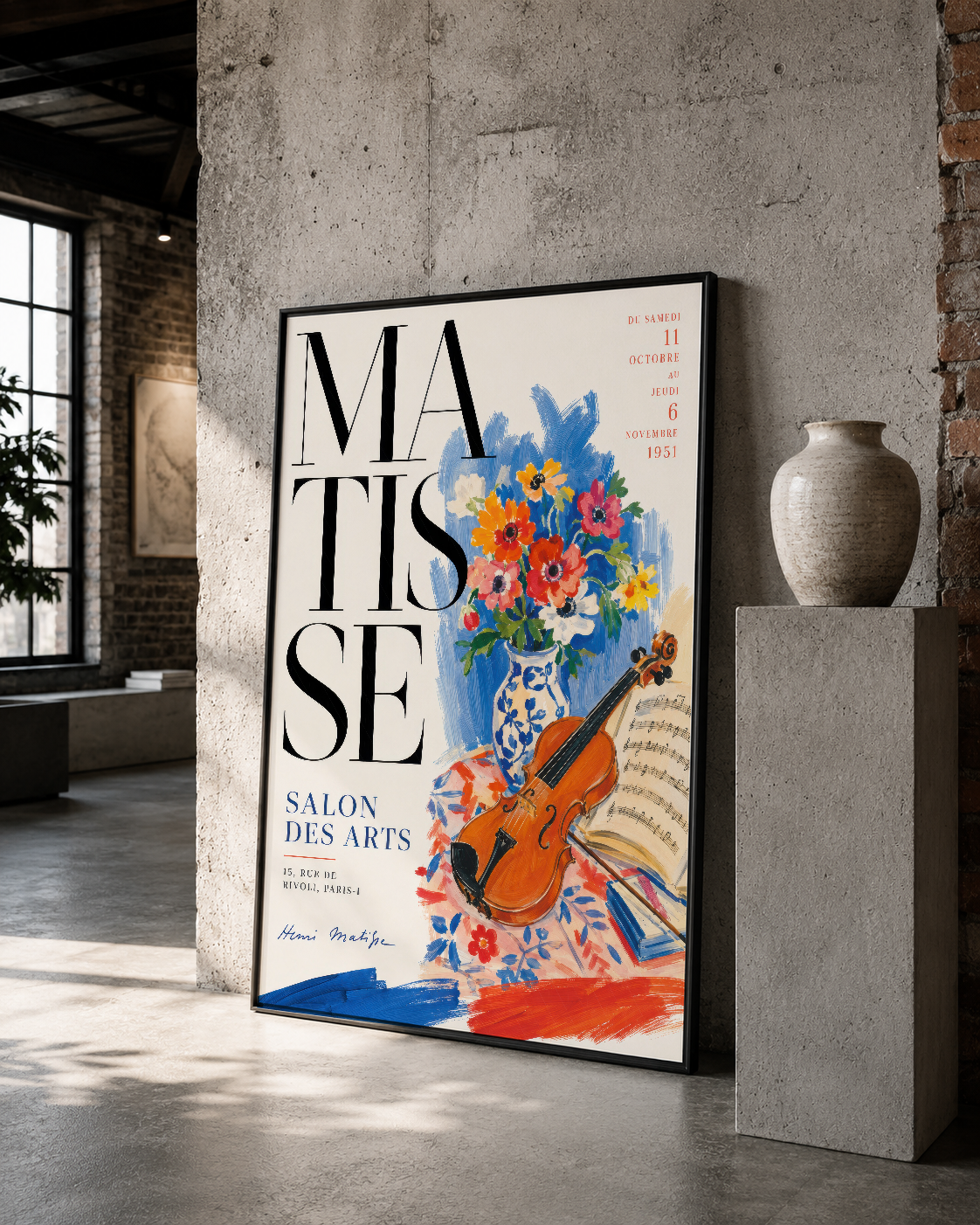 Matisse Salon des Arts posteri, siyah çerçeveli, modern galeri ortamında sergilenen sanat yapıtı.