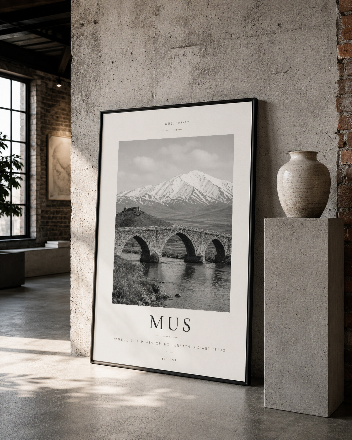 Doğa fotoğrafı tablosu siyah çerçevede, vintage stil, beton duvar dekorasyonunda sanat eseri.