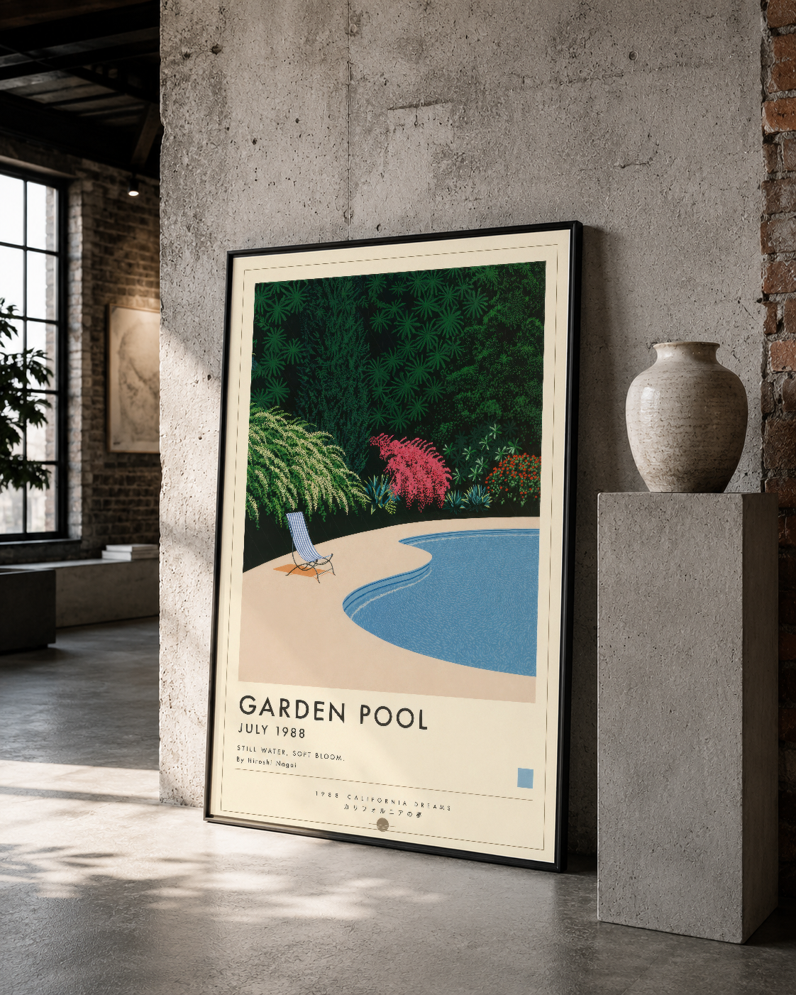 Siyah çerçeveli Garden Pool sanat tablosu, retro tasarım ve renk harmoniyle loft stilinde galeri etkisi sağlıyor.