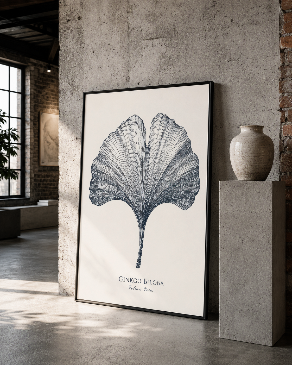 Ginkgo Biloba botanik baskısı, siyah çerçevede, beton duvar dekorasyonunda.