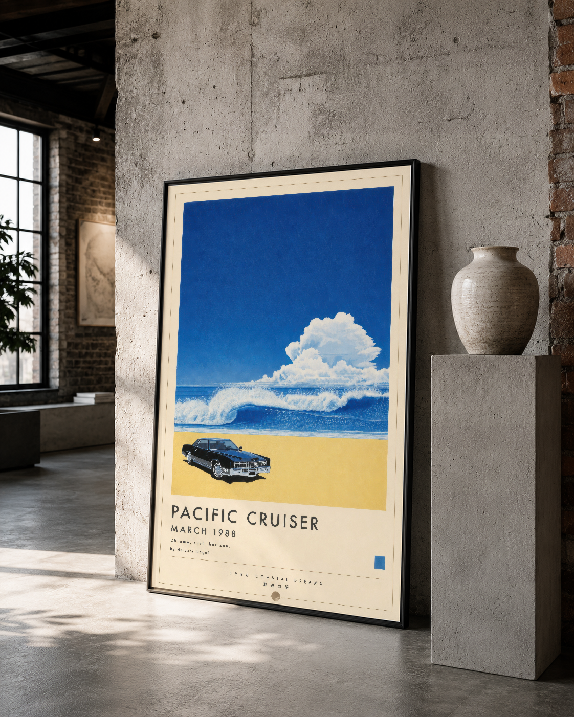 Siyah metal çerçeveli vintage sahil temalı poster, şık turist sanat dekorasyonuyla oturma alanında.