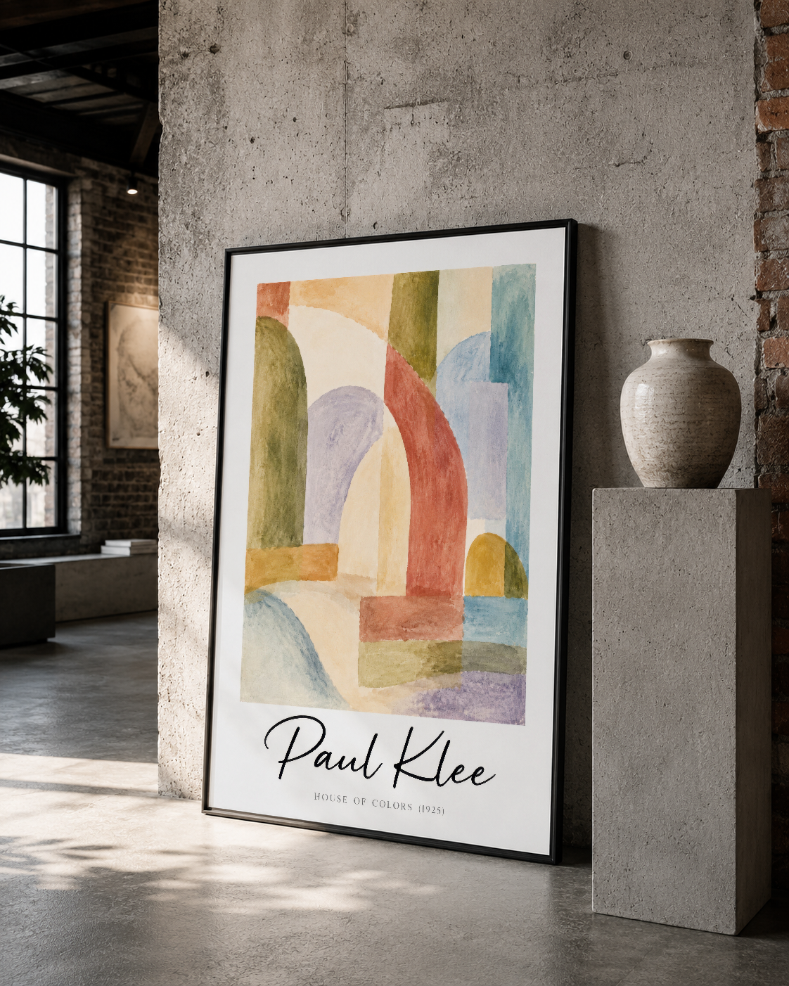 Paul Klee Renkli Evler soyut tablosu, siyah çerçeveli, çok amaçlı depo mekânında geometrik tasarım.