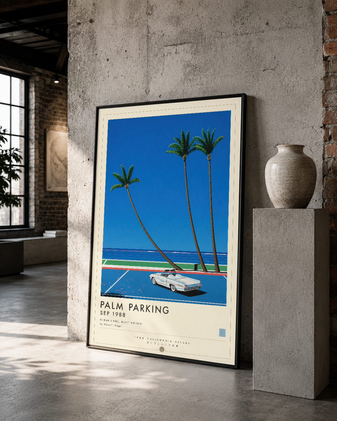 Siyah çerçeveli Palm Parking tablosu, gri beton duvarlar ve heykelle birlikte minimalist mekanda güzel bir dekorasyon