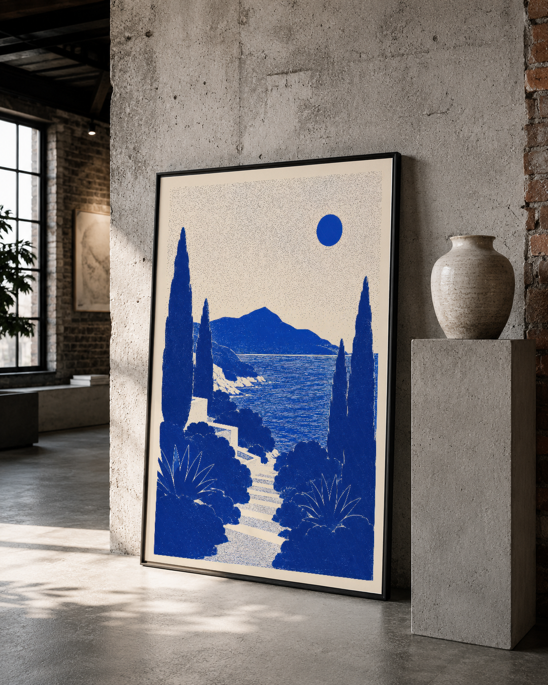 Endüstriyel iç tasarımda yer alan, deniz manzarası motifli siyah çerçeveli modern sanat eseri tablosu.