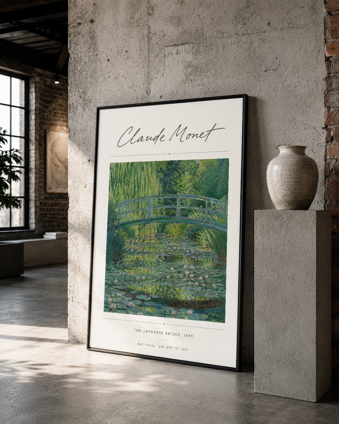 Monet'in Japon köprüsü eserinin siyah çerçeveli baskısı, çağdaş mimar tarzında.