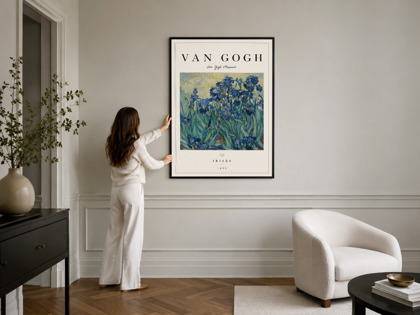 İris baskısı siyah çerçeveli, şık oturma odasında duvar sanatı olarak sergilenen klasik Van Gogh eseri.