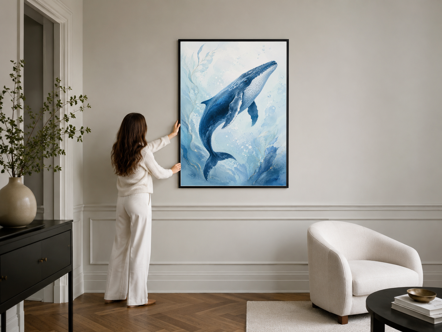 Bukalemun tonlu palet ve detaylı su tasvirli cetacean sanatı, parlak siyah çerçevede minimalist dekorla mükemmel uyum.