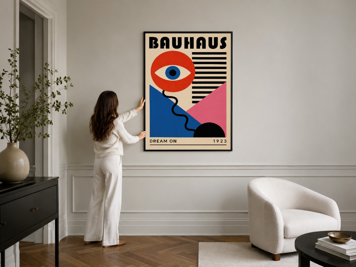 Geometrik Bauhaus tablosu, canlı renkli göz ve siyah çerçeveli modern duvar sanatı, oturma alanında asılı.