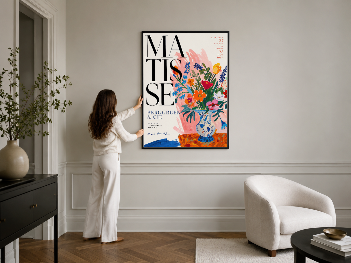 Sanat deco tarzı çiçek tablosu, siyah çerçeveli, şık yaşam alanında duvar dekorasyonu.