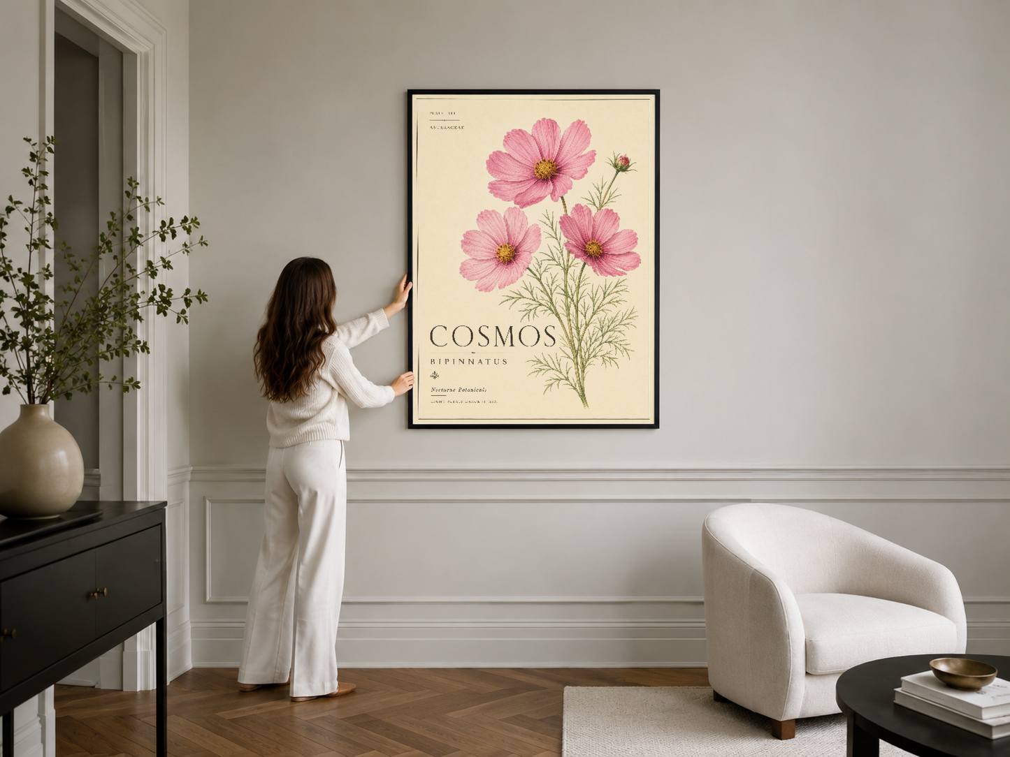 Botanik cosmos tablosu siyah çerçeveli, klasik ev dekorasyonunda şıklığı yükseltir.