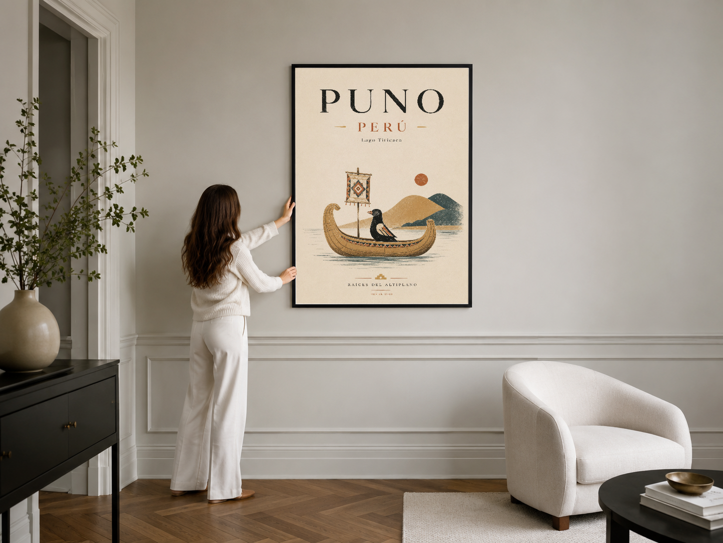 Puno Peru travel poster siyah çerçeveli, şık modern iç mimarının ana duvarında asılı.