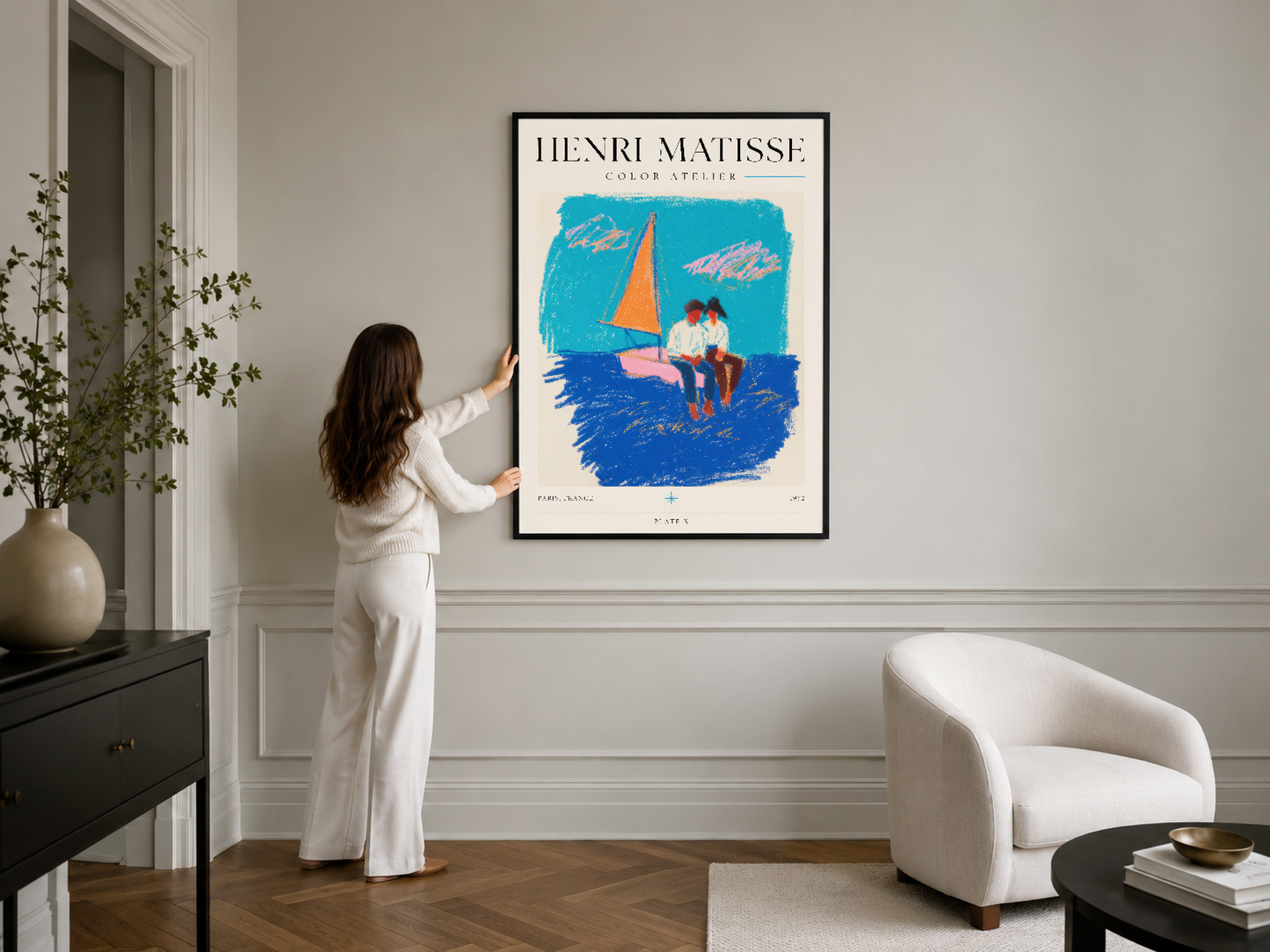 Matisse Color Atelier poster, siyah çerçeveli, şık ve sakin oturma ortamında sergilenen dekoratif duvar sanatı.