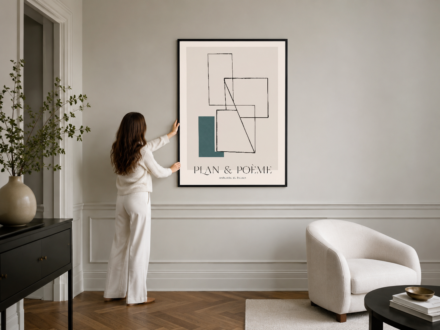 Siyah çerçeveli minimalist poster, neoklasik iç mimaride şık ve entelektüel bir atmosfer yaratır.