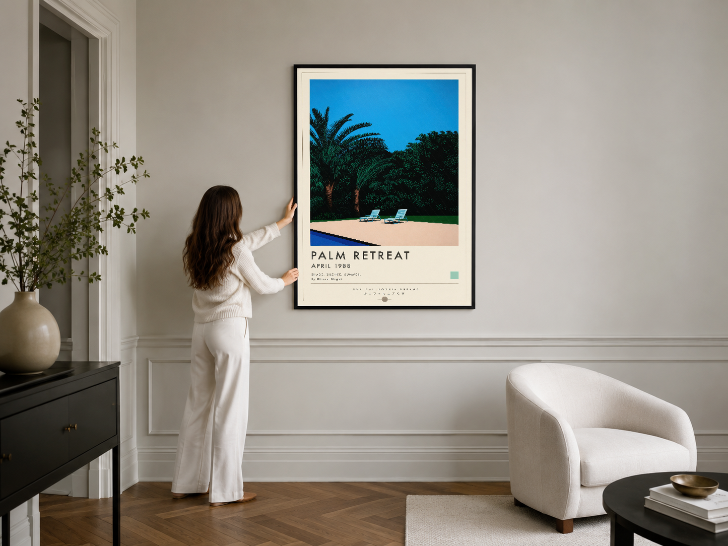Siyah çerçeveli Palm Retreat posteri, şık oturma odasında retro-modern duvar dekorasyonu.