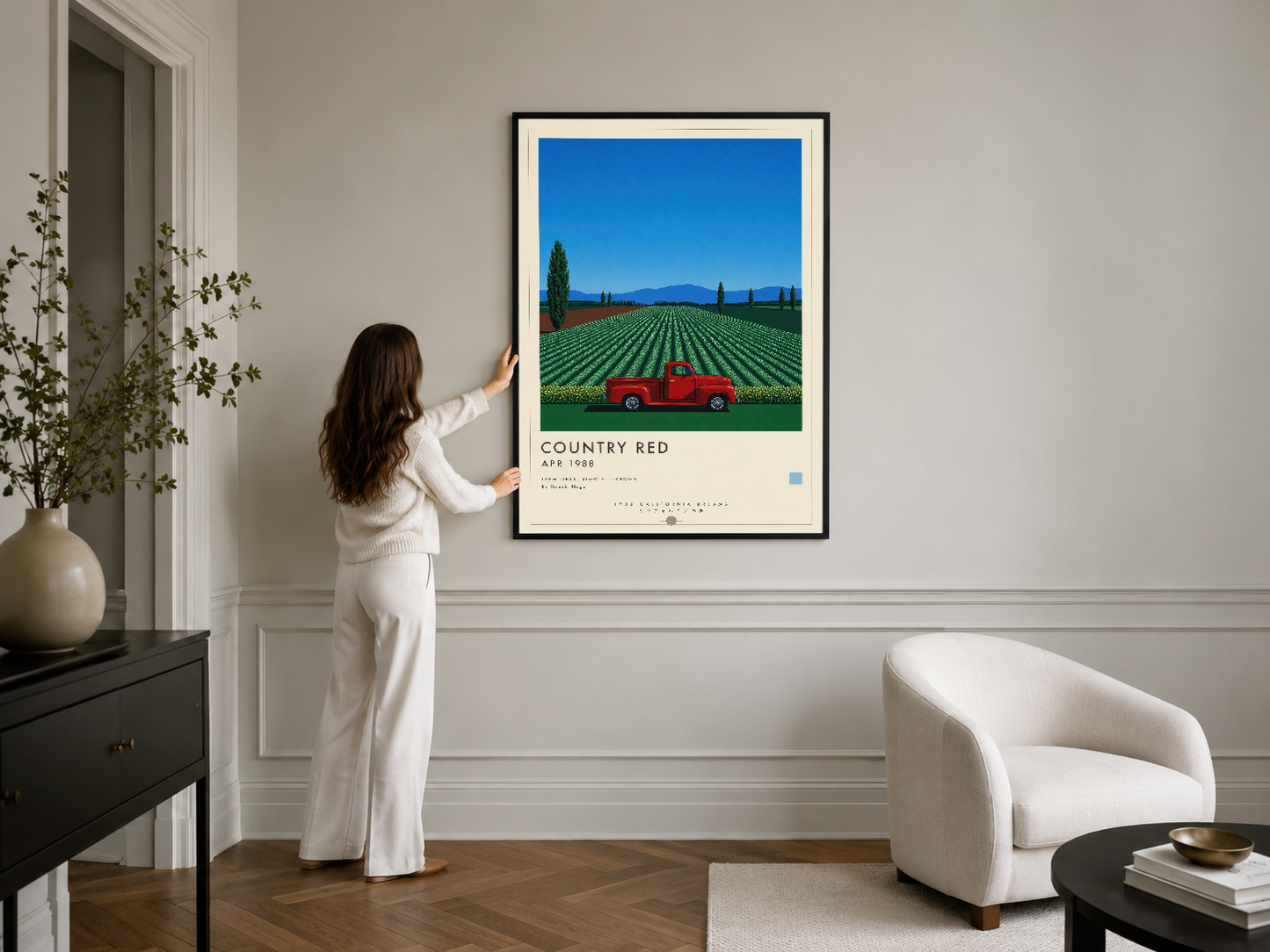 Yeşil tarlalı retro tarım sahnesi poster, siyah çerçevede şık bir yaşam alanının duvarını dekore ediyor.