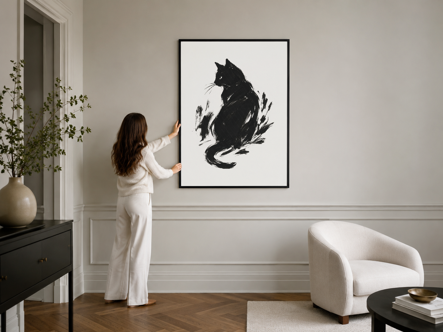 Ekspresif siyah kedi tablosu, siyah çerçeveli, modern minimalist odada duvar sanatı.