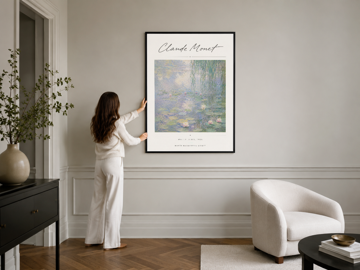 Monet'nin ünlü Nilüfer Havuzu, siyah çerçeveli duvar tablosu şık oturma odasında zarif ve huzurlu dekoratif öğe.