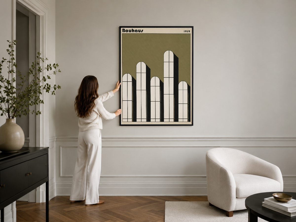 Bauhaus tarzı duvar tablosu, modern iç mekanda sade ve sofistike geometrik pencere tasarımı ile dekorasyon.