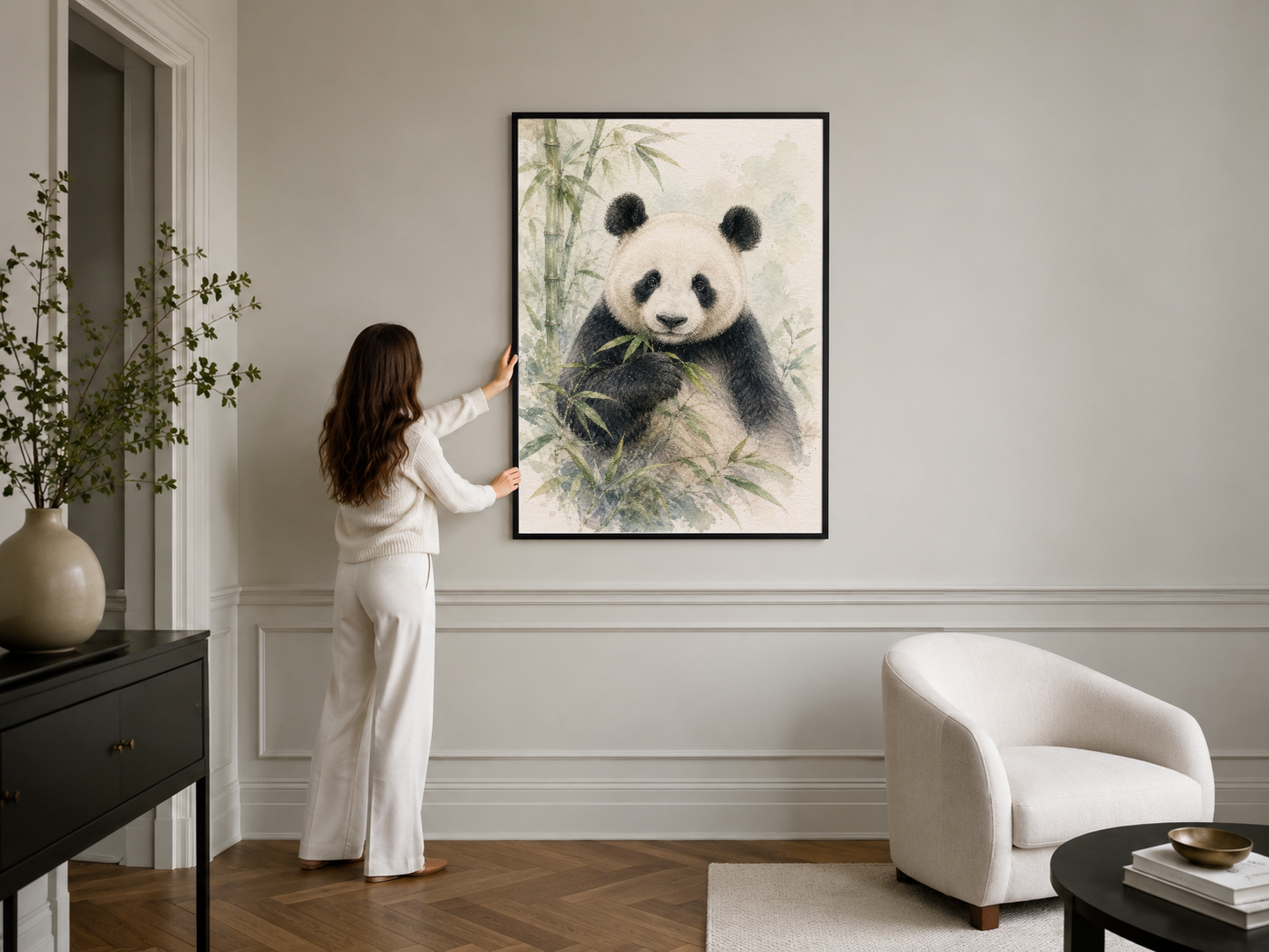 Yumuşak renklerle yapılmış panda çizimleri siyah çerçevede, klasik ev dekorasyonunda şık bir sanat parçası olarak sergilenen