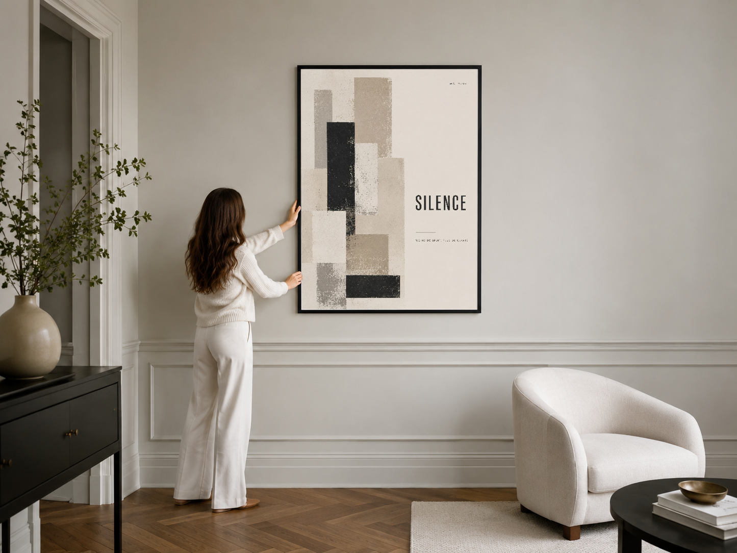 SILENCE yazılı, nötr renk paletinde soyut geometri kullanarak tasarlanmış çok şık duvar sanat eseri.