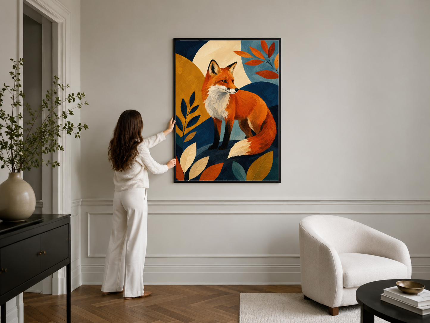 Sanat deco tarzındaki tilki portresi, koyu çerçevesi ve canlı palet ile klasik bir yaşam alanını modernize ediyor.