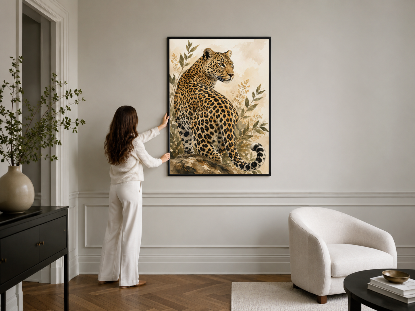 Zarif leopar portresi siyah çerçeveli poster, minimalist beyaz odanın aksent parçası olarak duvar dekorasyonu.
