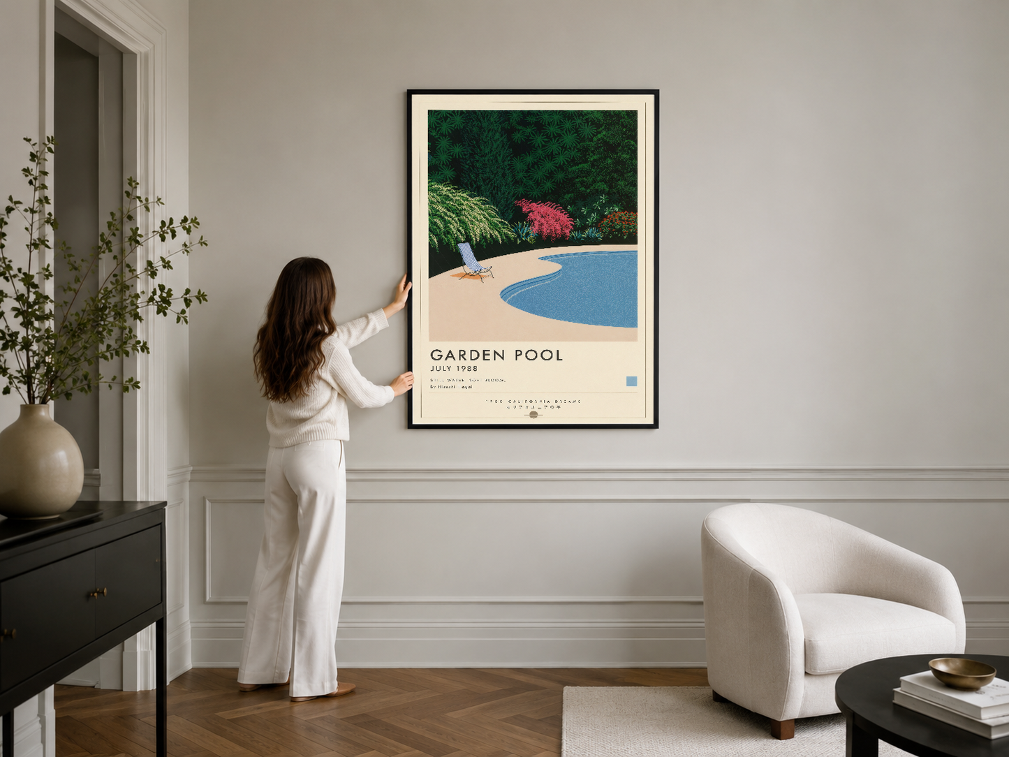 Siyah çerçeveli vintage Garden Pool posteri, klasik iç dekorasyonda sanat koleksiyonunun temel parçası olarak konumlanıyor.