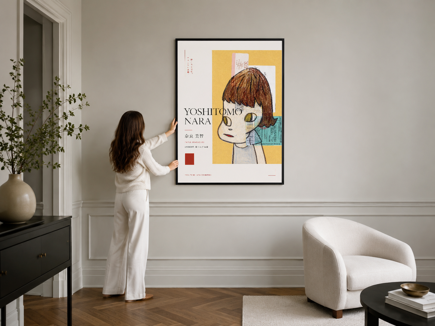 Canlı sarı ve mavi kontrastlı portre tasarımlı poster, siyah çerçeve ile minimalist enteryöre zarafet katıyor.